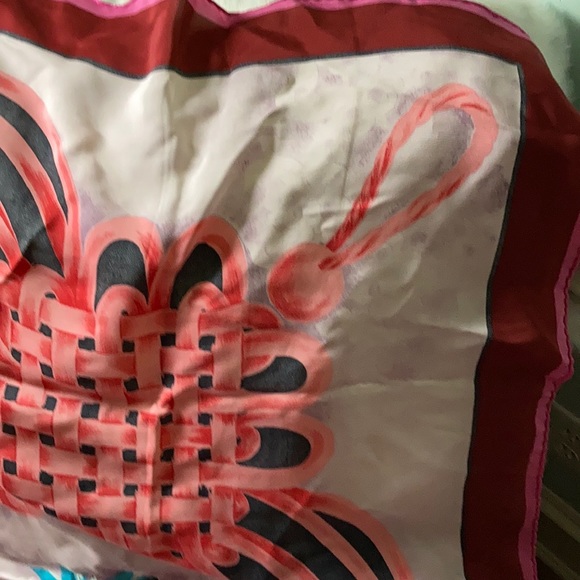 Heyin silk scarf - Picture 8 of 12